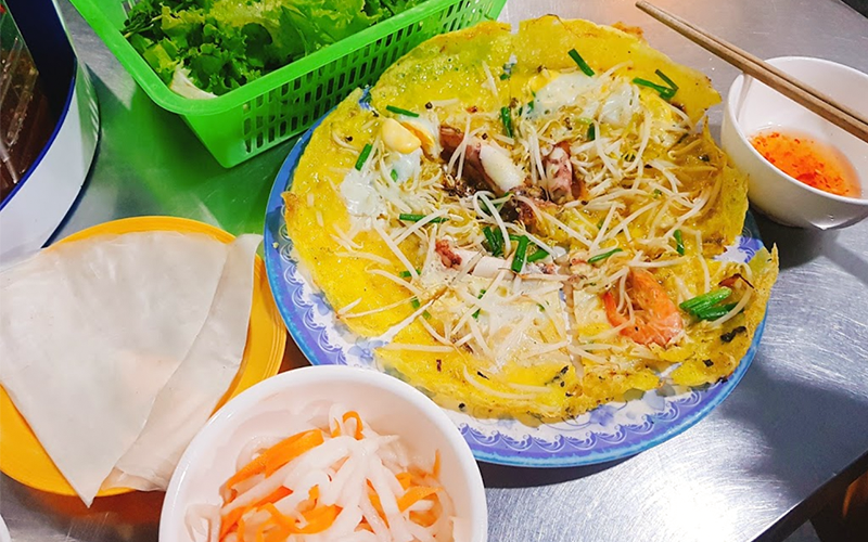 Bánh xèo tôm mực Nha Trang