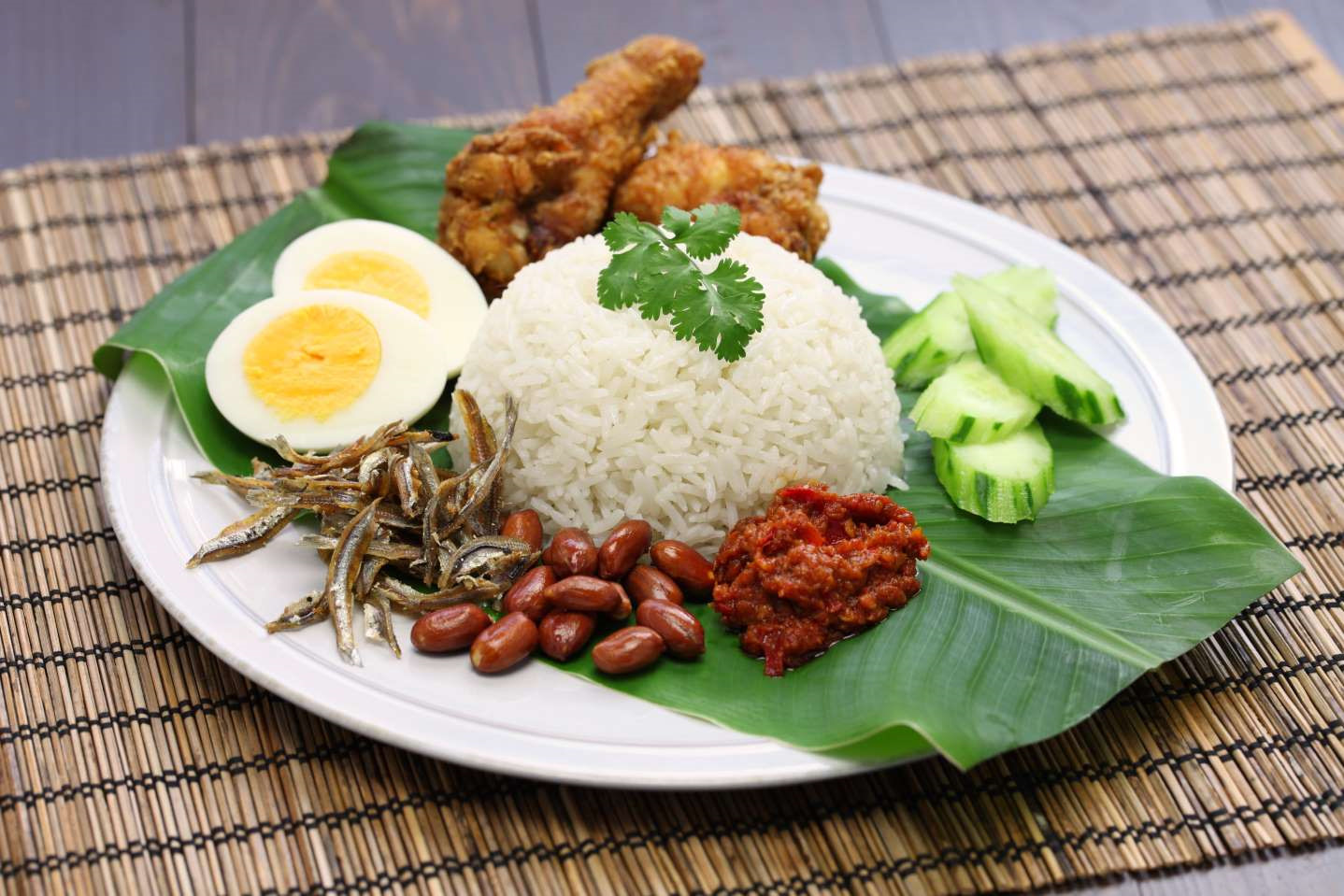 Món cơm Nasi rất đặc biệt giống như món buffet 