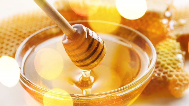 Một thìa súp mật ong chứa gần 8,6g đường